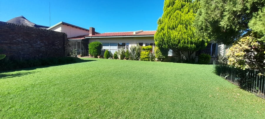 5 Bedroom Property for Sale in Meiringspark North West